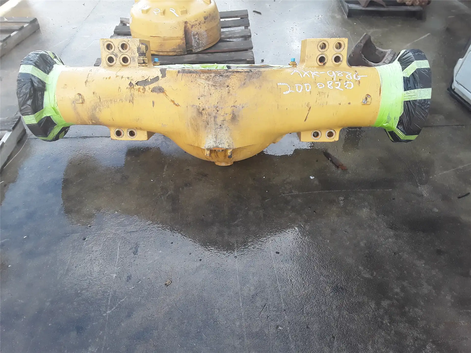 USED AXLE HOUSING image 2