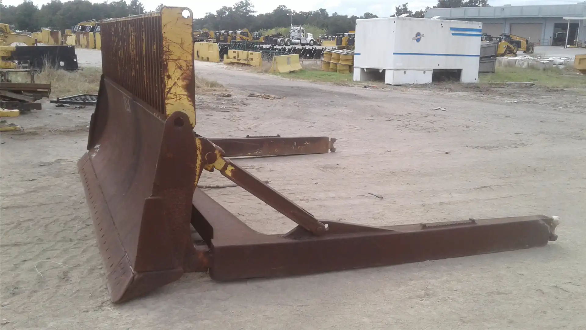 USED D6 BLADE GP image 2