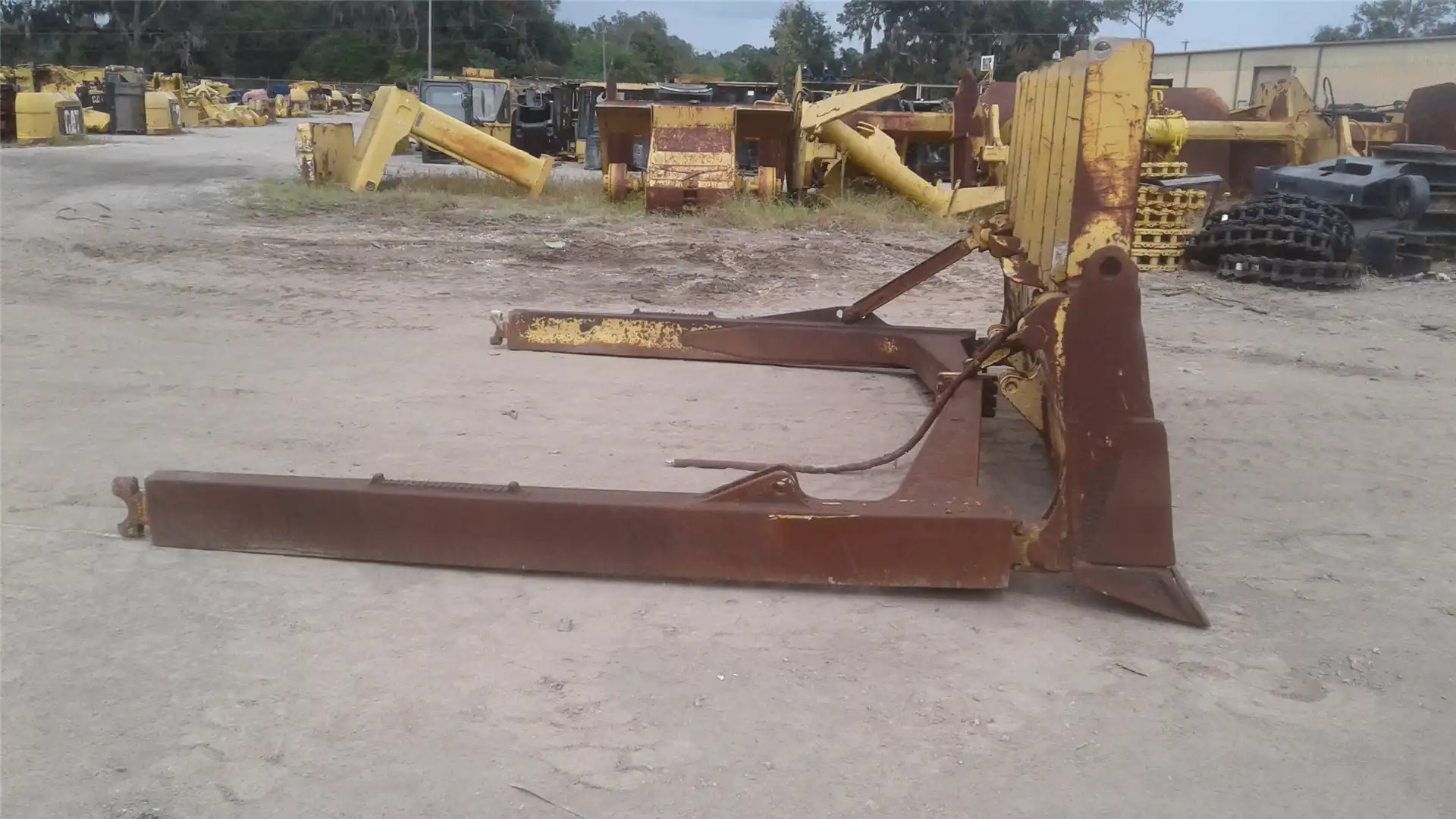 USED D6 BLADE GP image 4