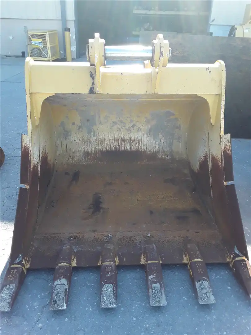 USED 56 INCH BUCKE image 3