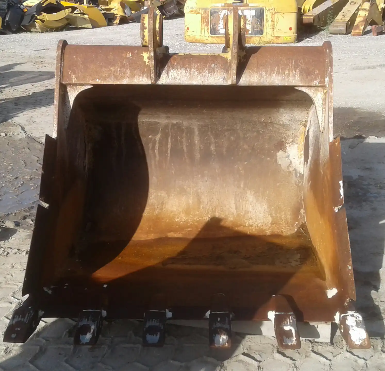 USED 56 INCH BUCKE image 4