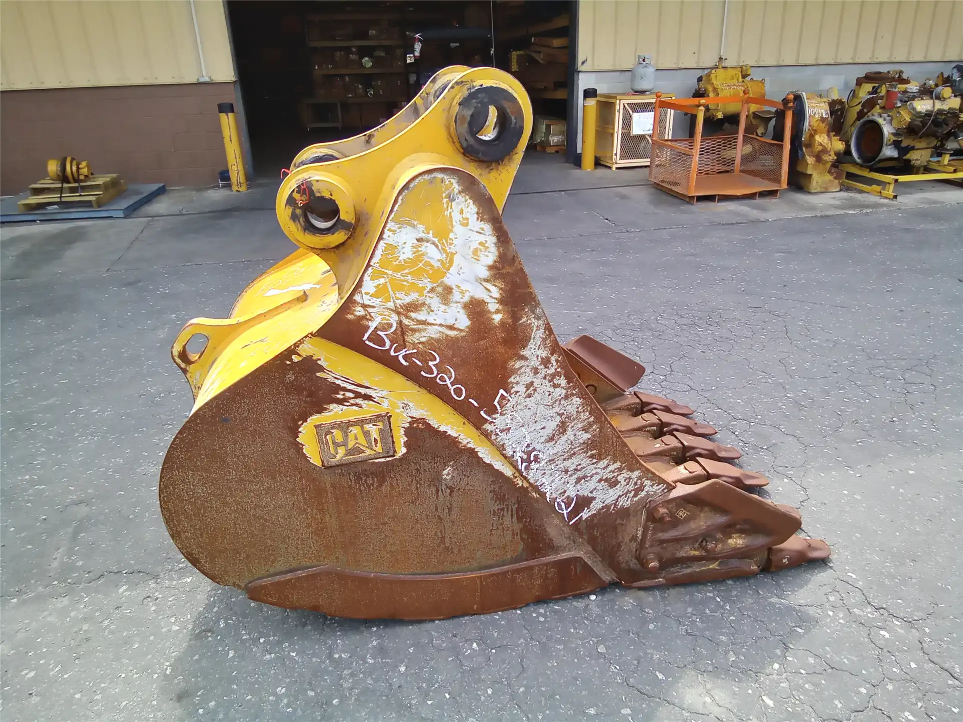 USED 42INCH BUCKET image 6