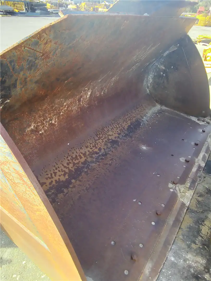 USED 115INCH BUCKE image 2