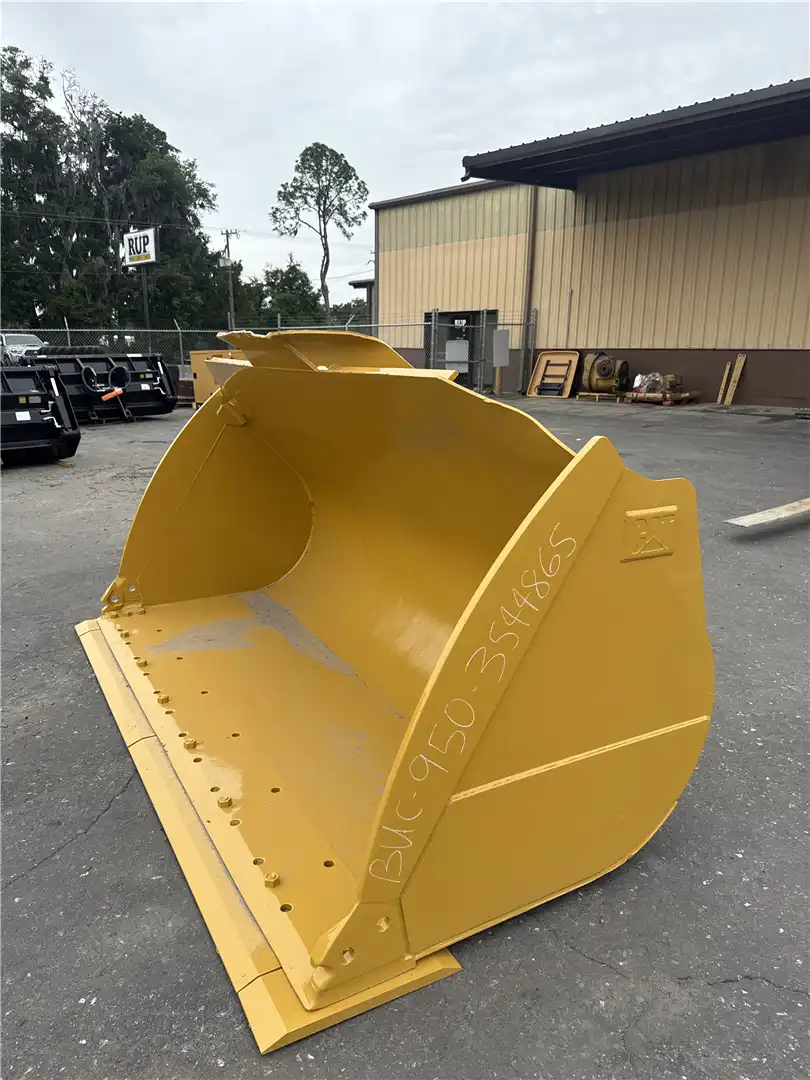 USED 114IN BUCKET image 3
