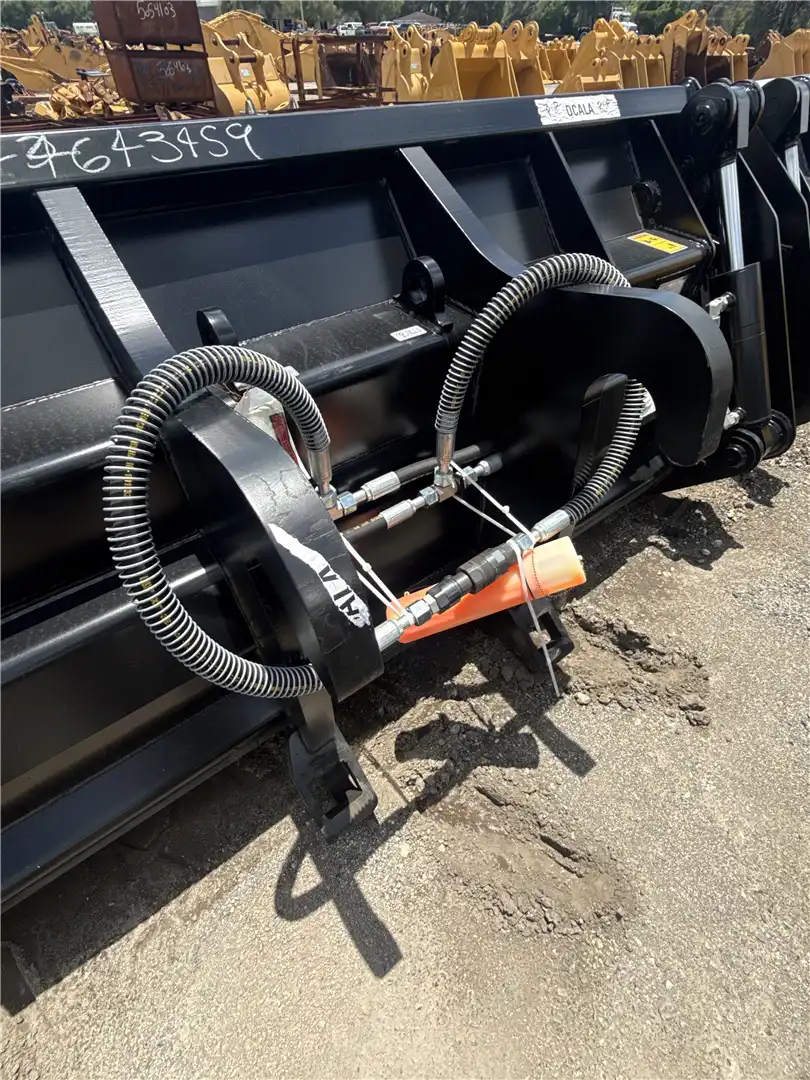 USED 103IN BUCKET image 2