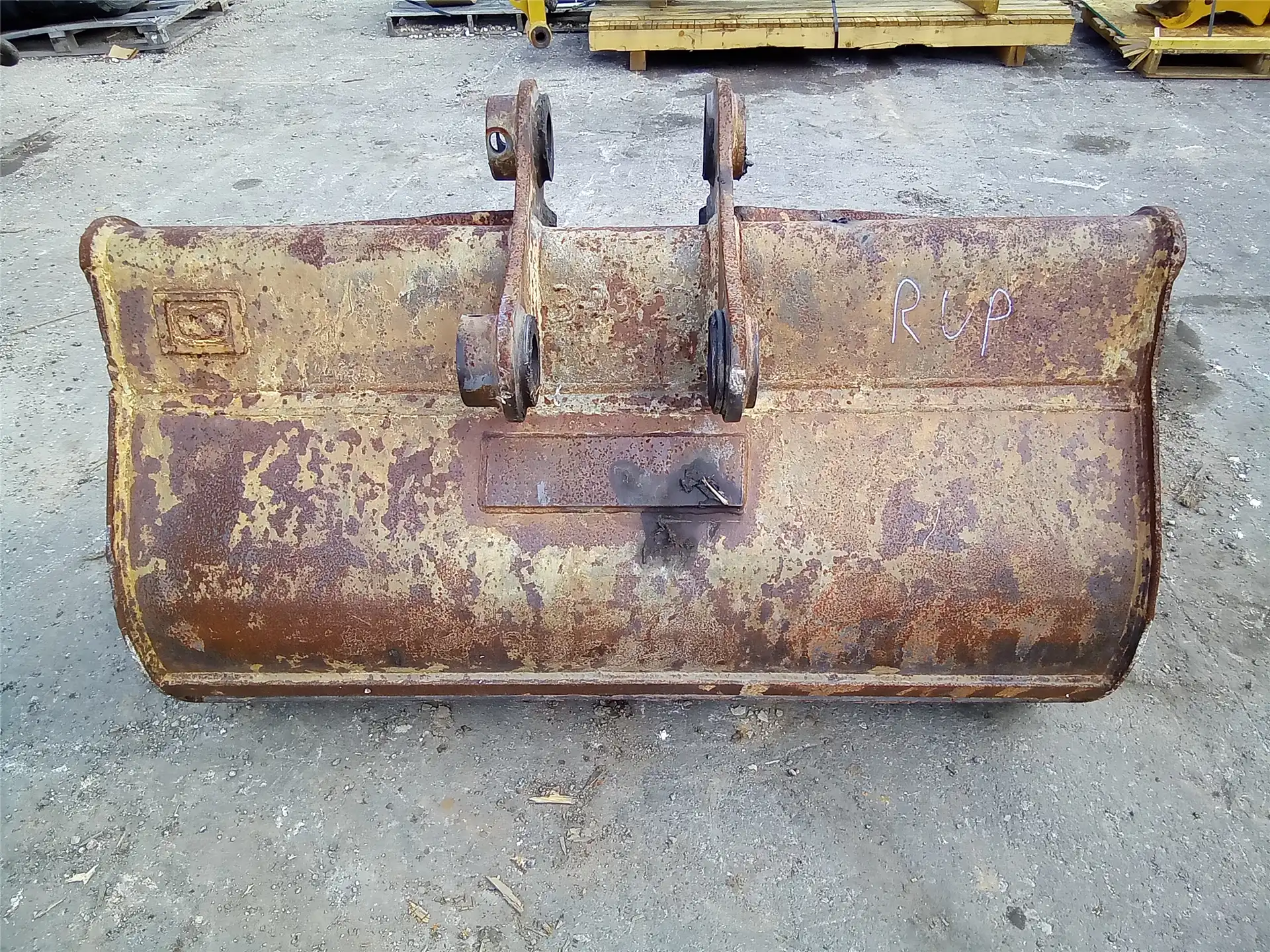 USED 60INCH BUCKET image 3