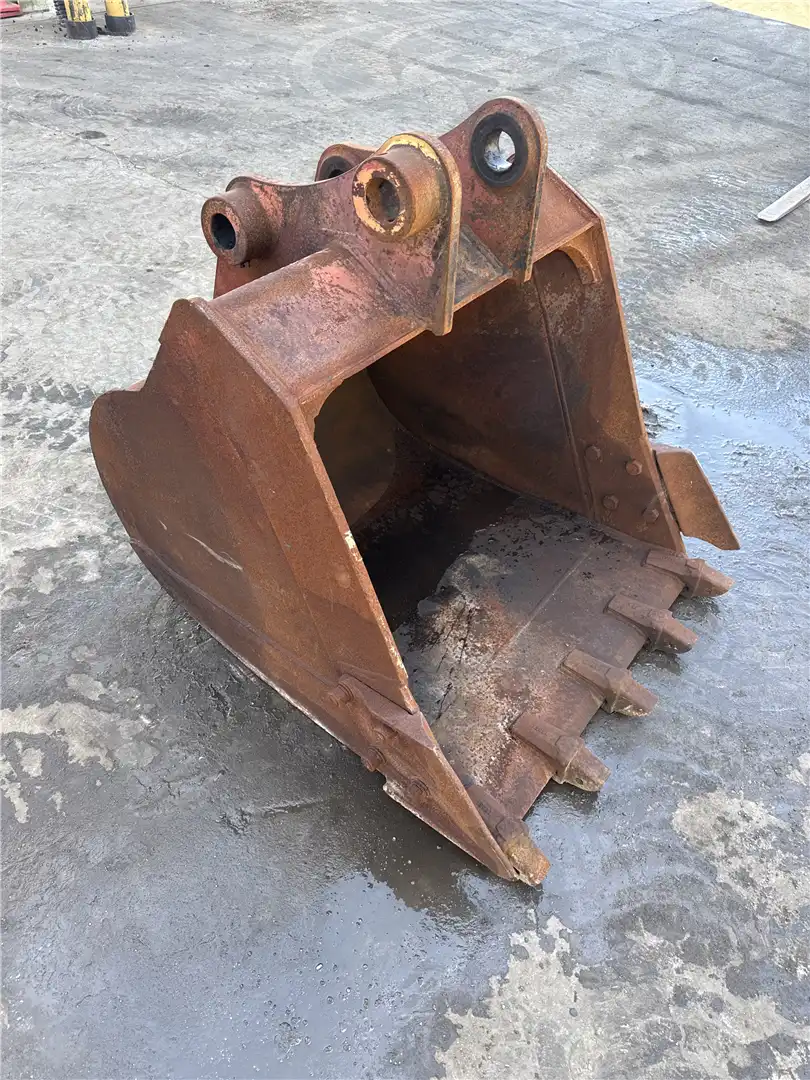 USED 42IN BUCKET indicator image 1