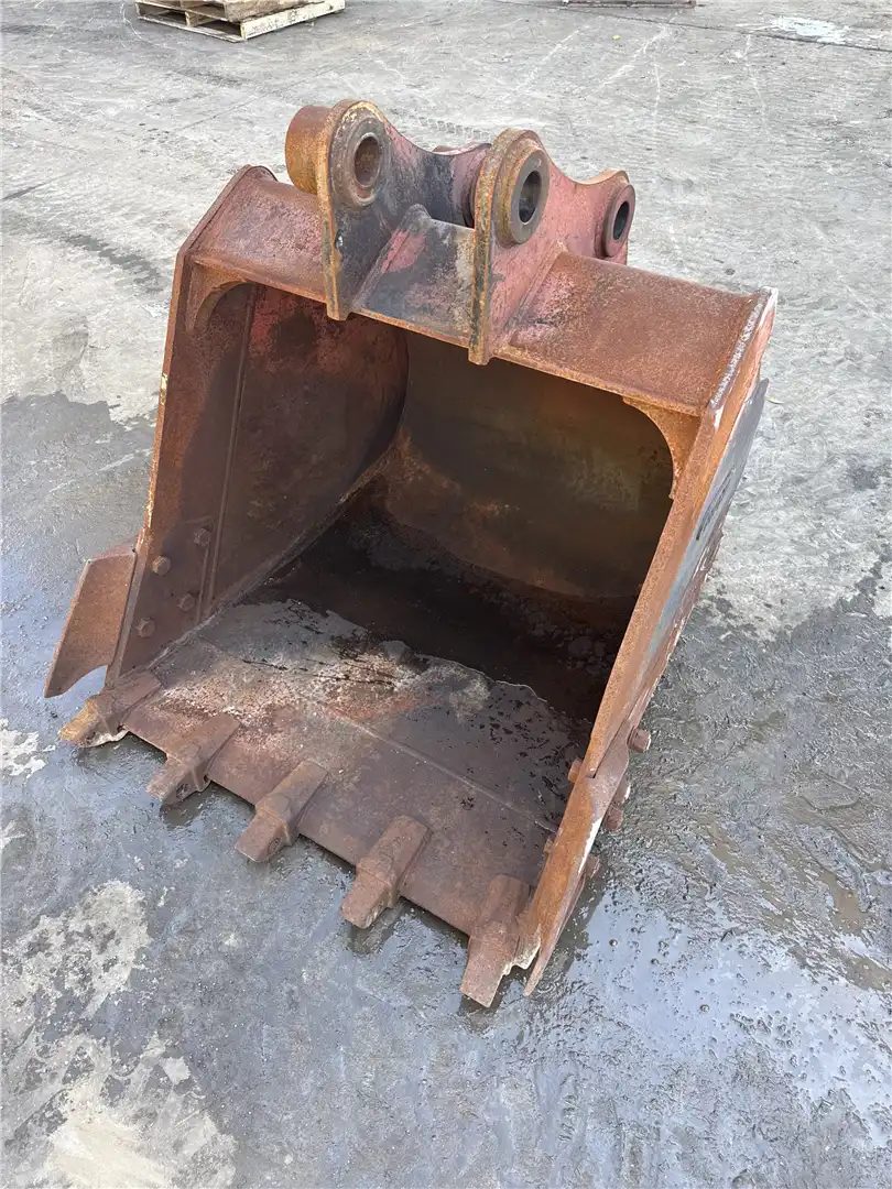 USED 42IN BUCKET image 2