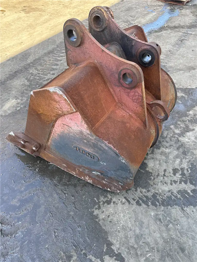 USED 42IN BUCKET image 3
