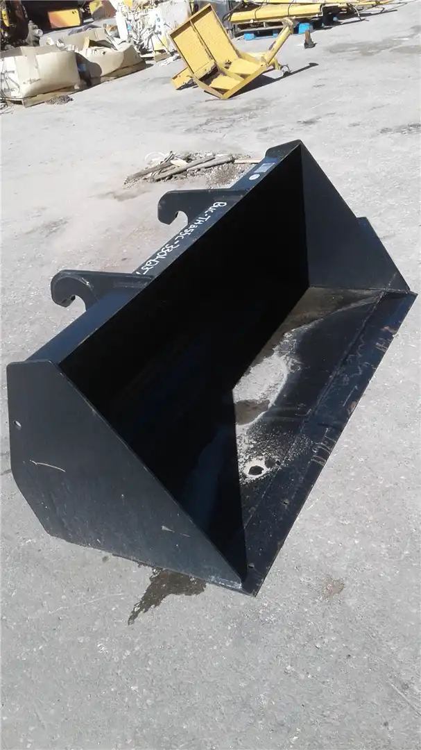USED 73 INCH BUCKE image 2