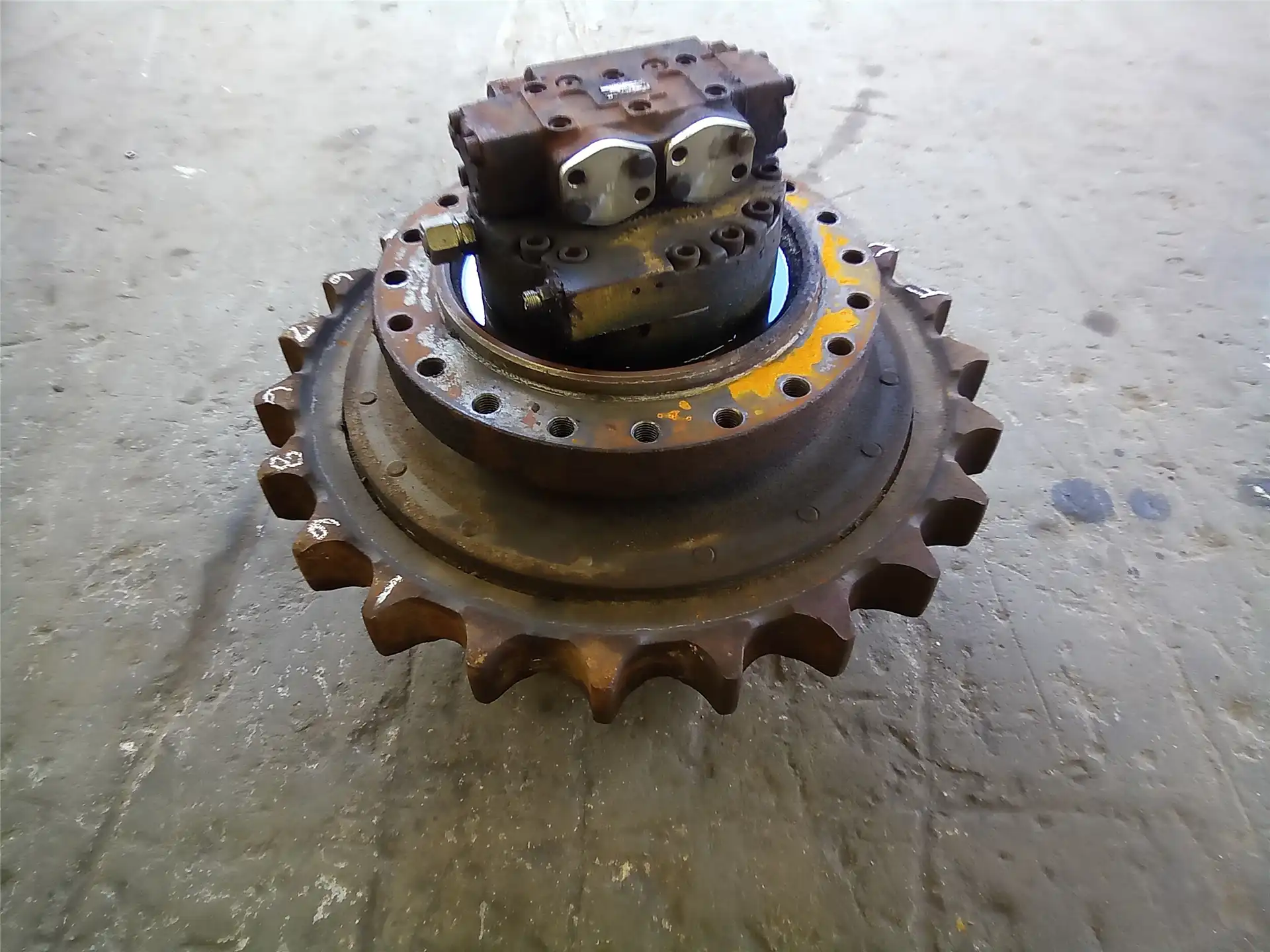 USED FINAL DRIVE image 2