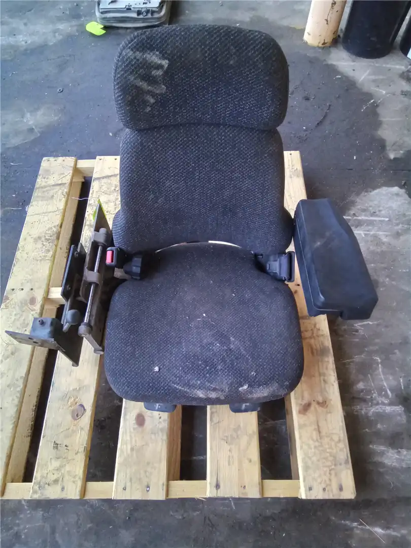 USED SEAT image 2