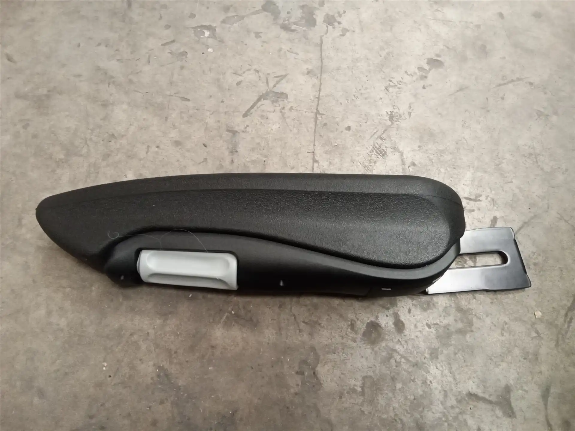 NEW ARMREST LH image 2