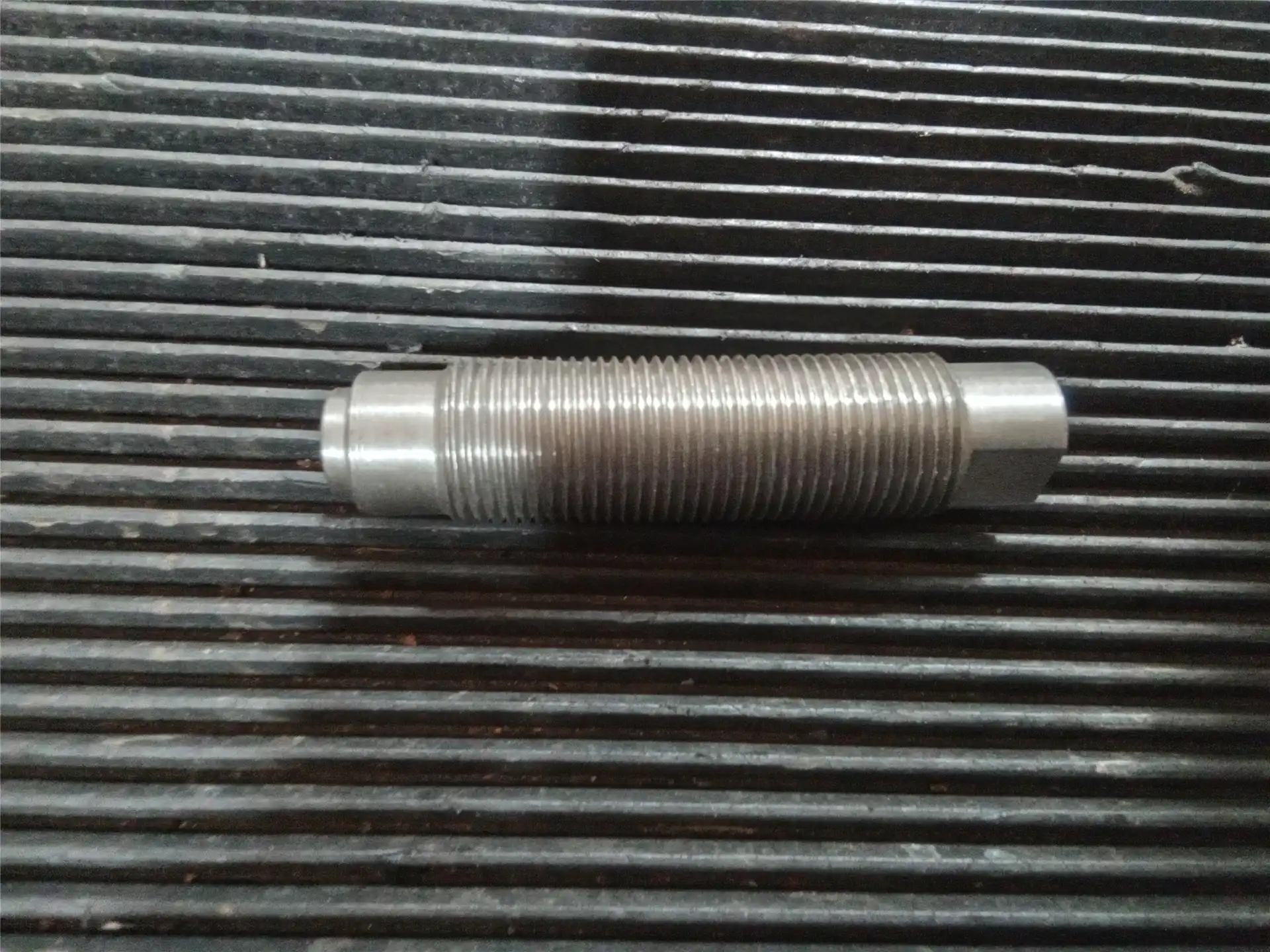 NEW SCREW indicator image 1