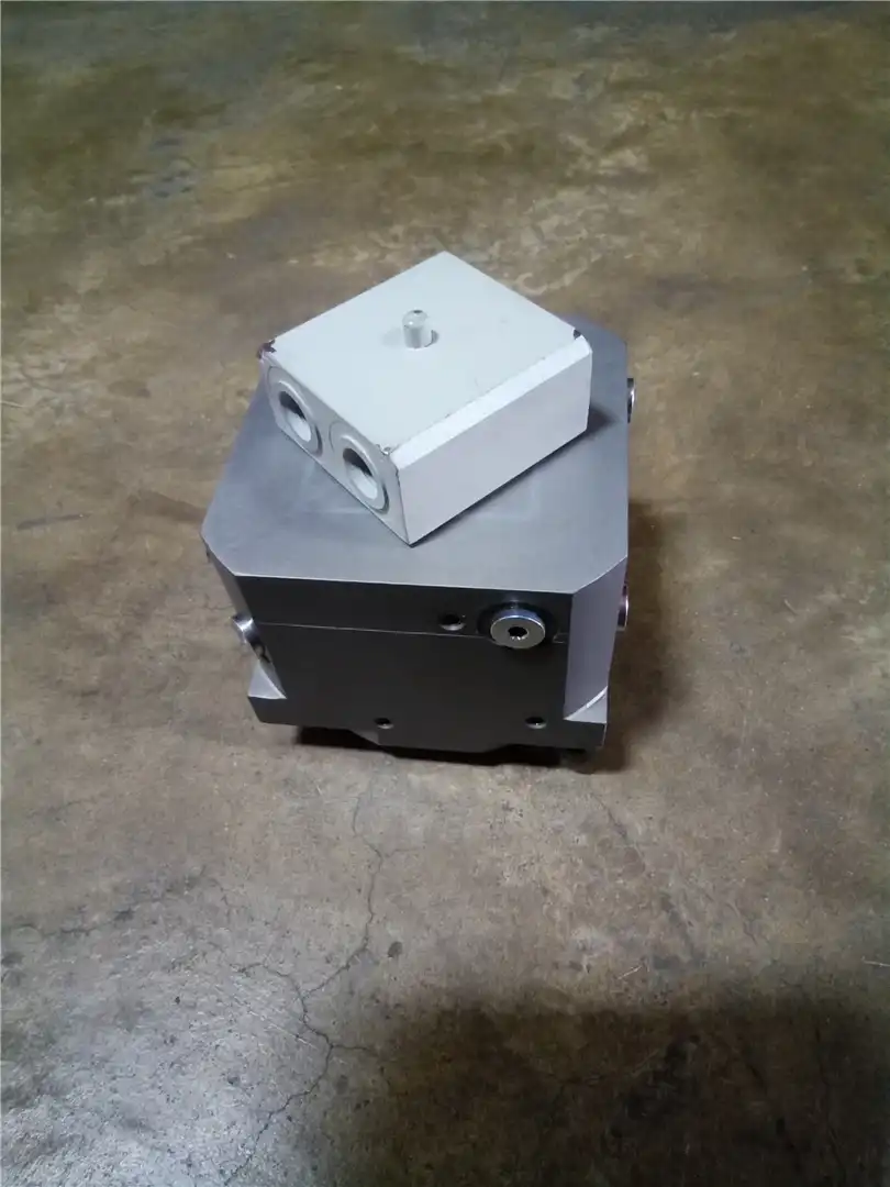 NEW REVOLVING CONN image 2