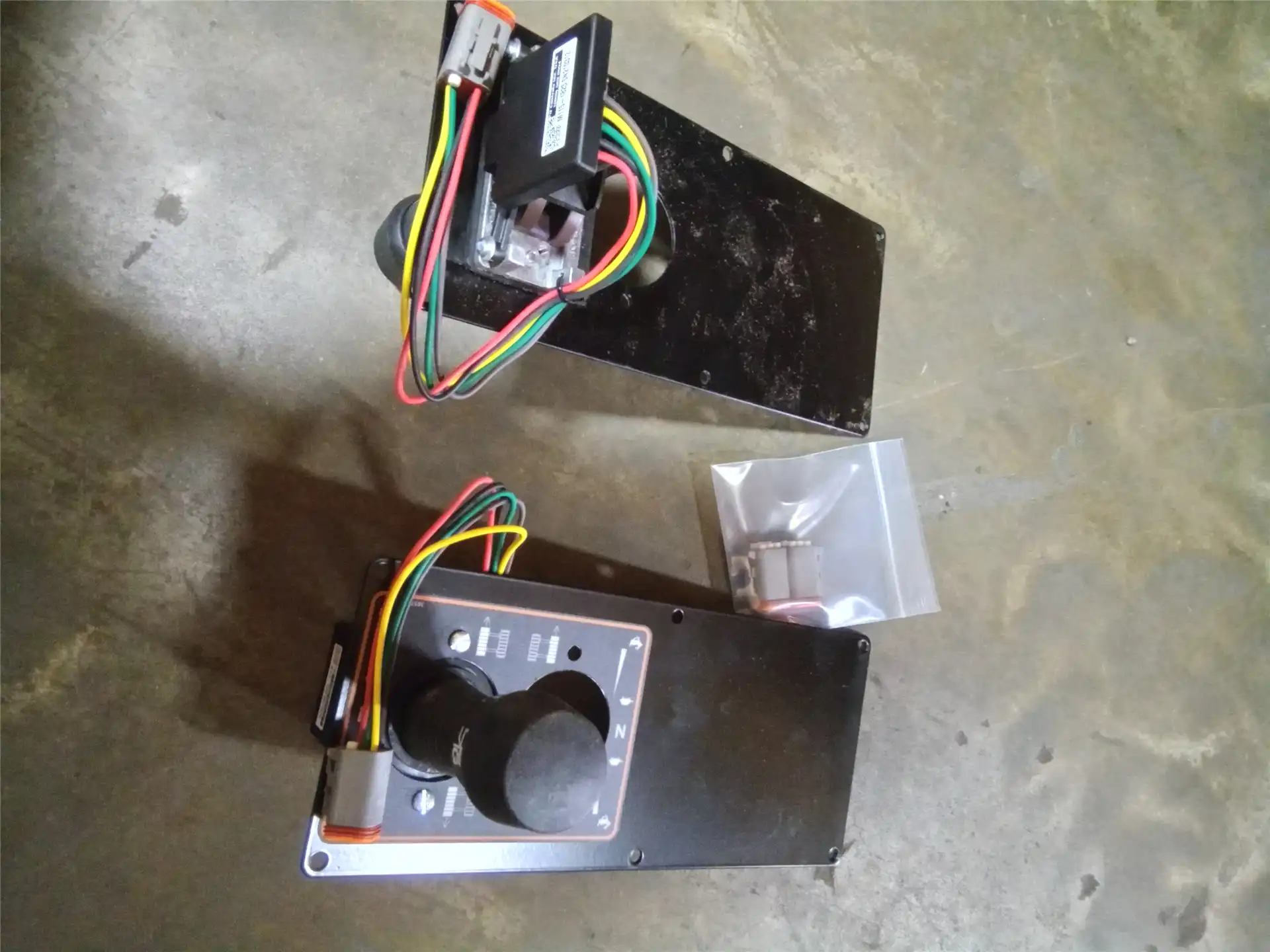 NEW JOYSTICK CONTR indicator image 1