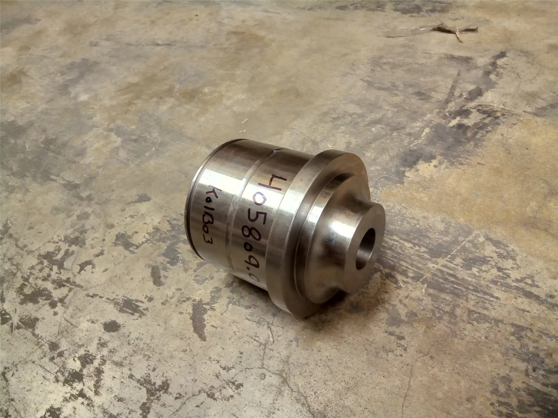 NEW AXLE PIN image 2