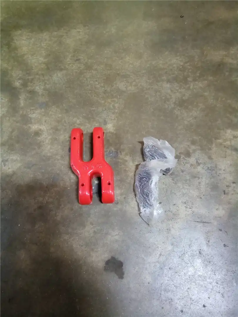 NEW SHACKLE ASSY indicator image 1