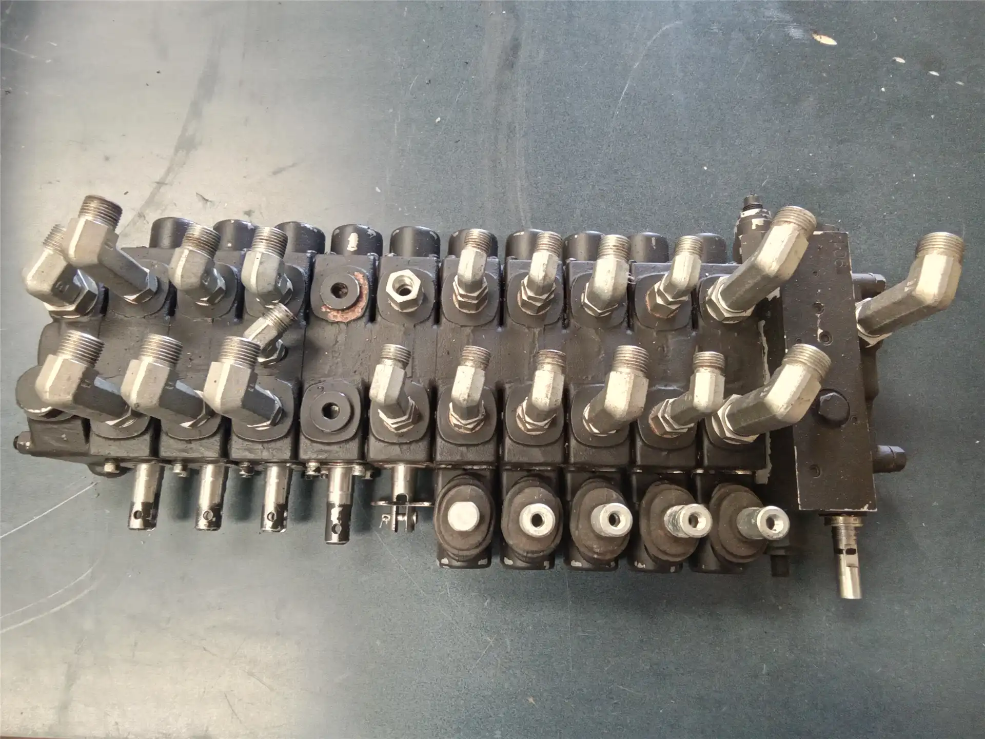 USED UPPER CTL VLV image 3