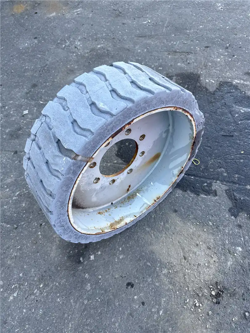 USED RIM GP image 2