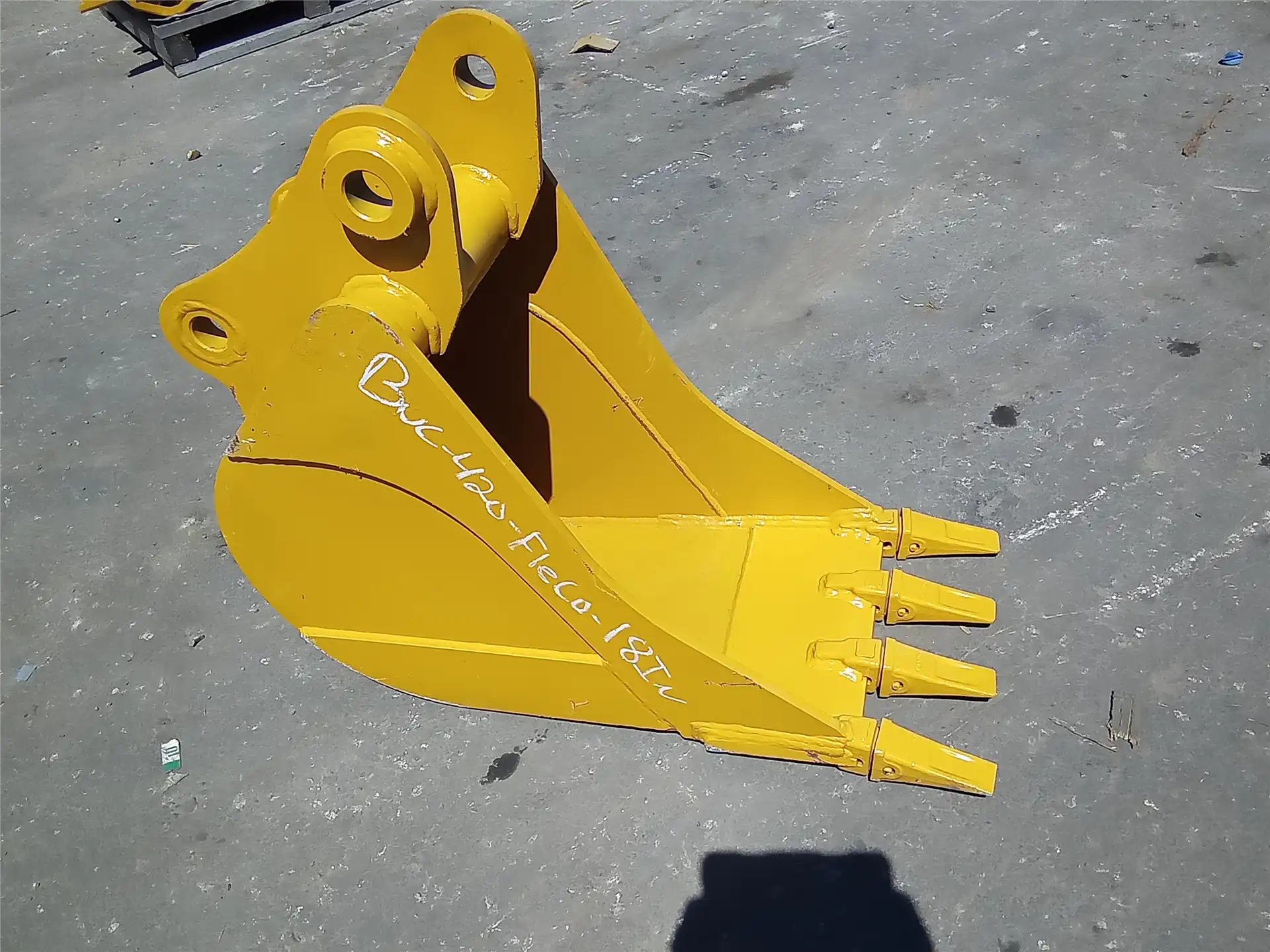 NEW 18INCH BUCKET image 2