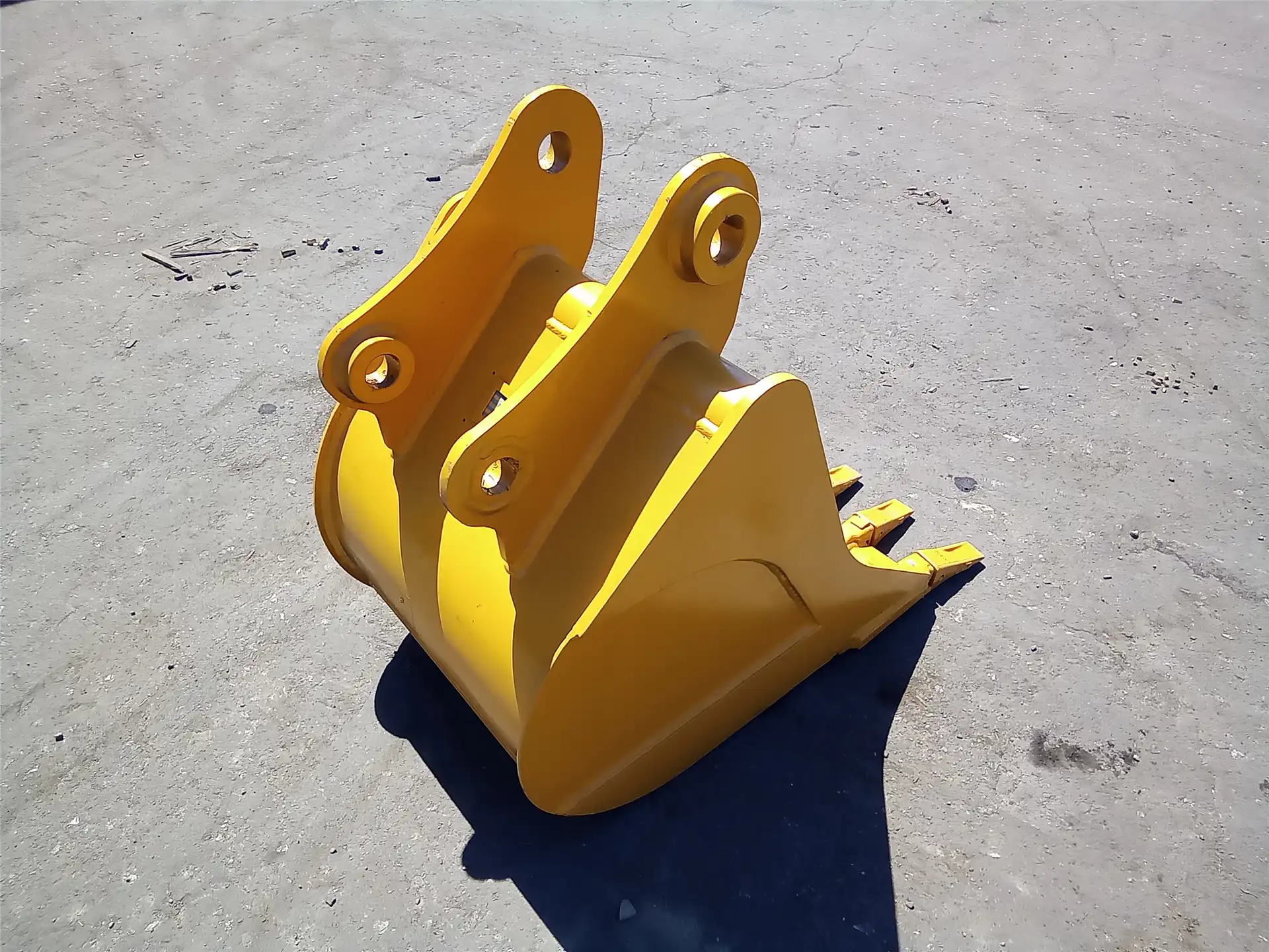 NEW 24 INCH BUCKET image 2