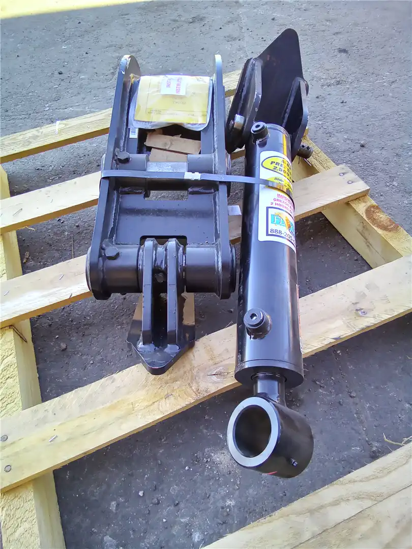 NEW 8X28 HYD THUMB image 2