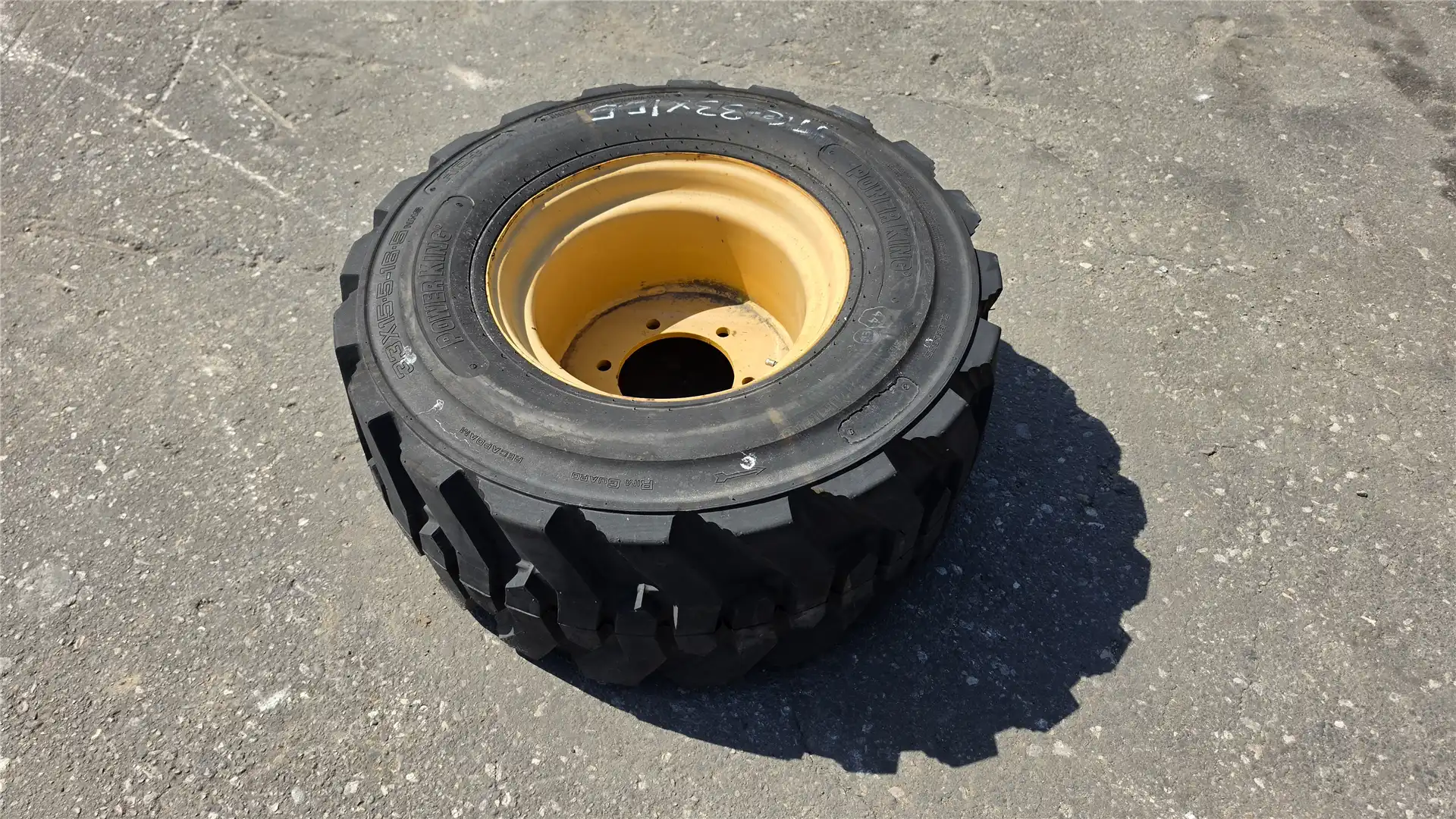 USED 33X15.5 TIRE image 2