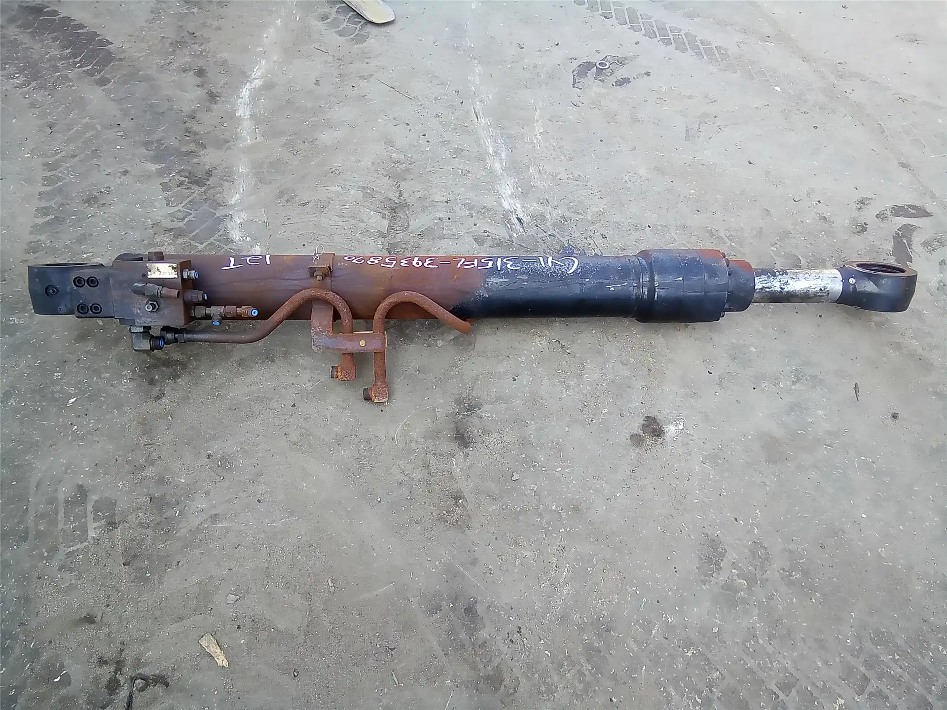 CORE RH BOOM CYL image 2