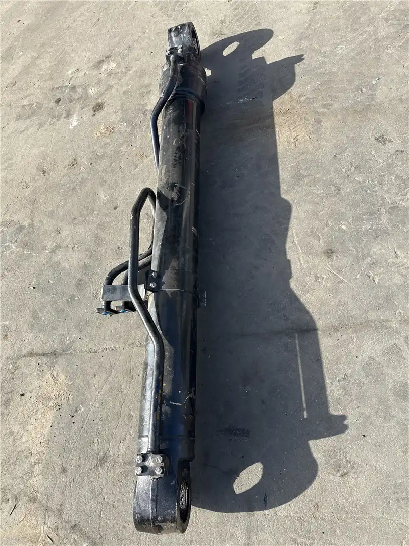 CORE RH BOOM CYL image 2