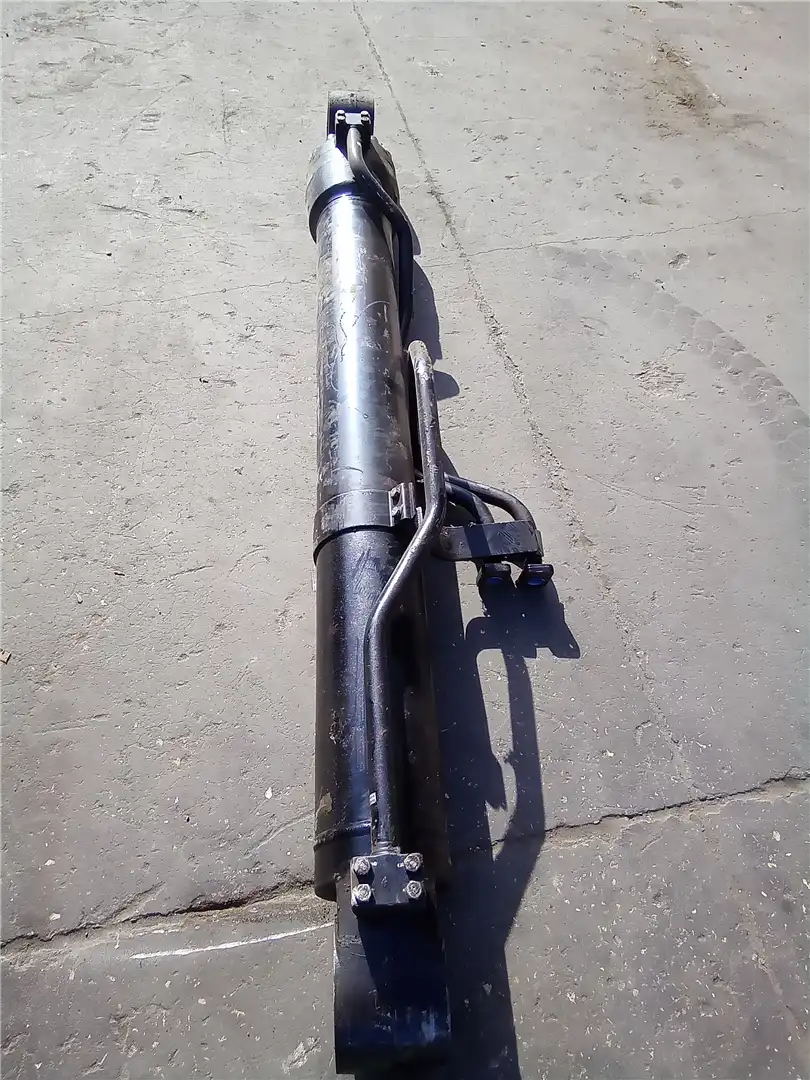CORE LH BOOM CYL image 2