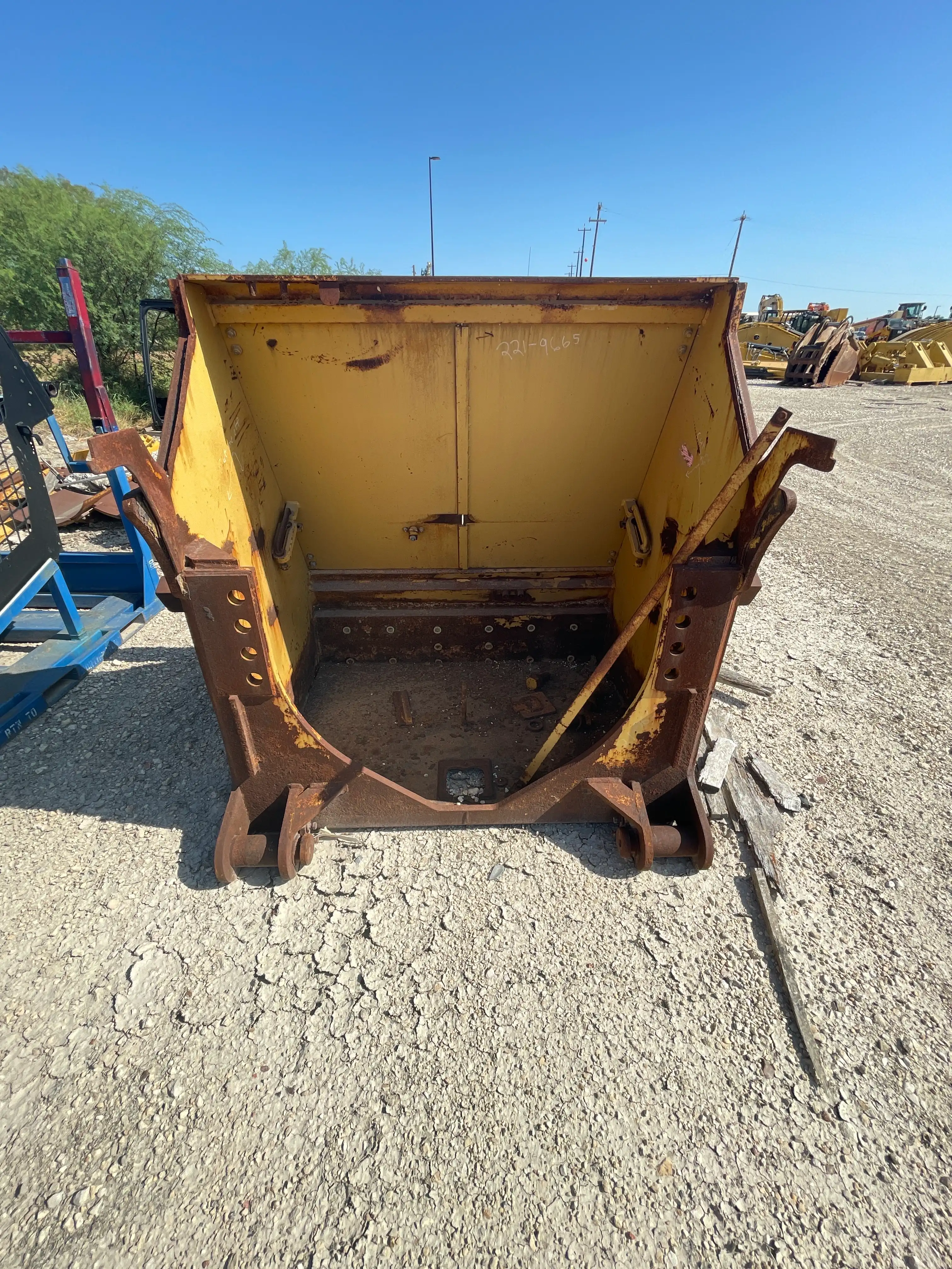 CAT D9T WASTE BOX BLH image 2