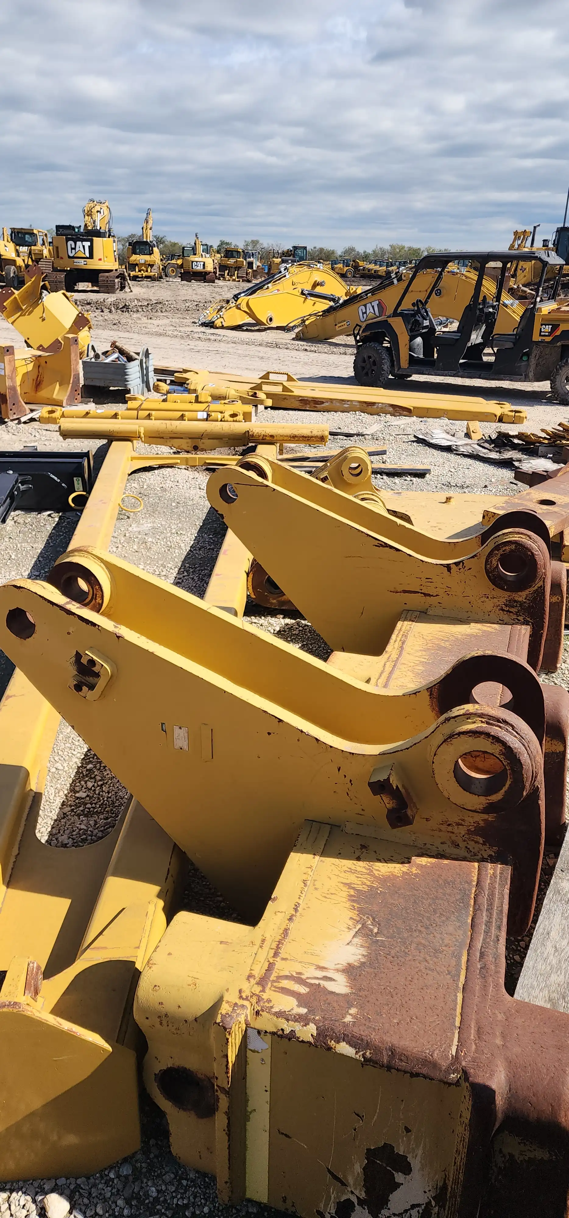 USED D10R/T RIPPER W/ 2 SHANKS 2 CYLINDERS RBLT BY HOLT MQ image 4