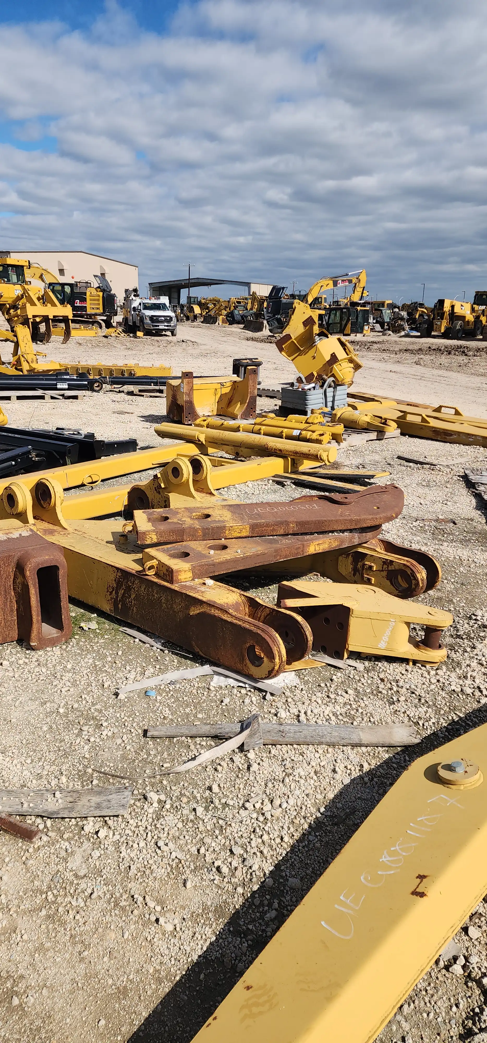 USED D10R/T RIPPER W/ 2 SHANKS 2 CYLINDERS RBLT BY HOLT MQ image 17