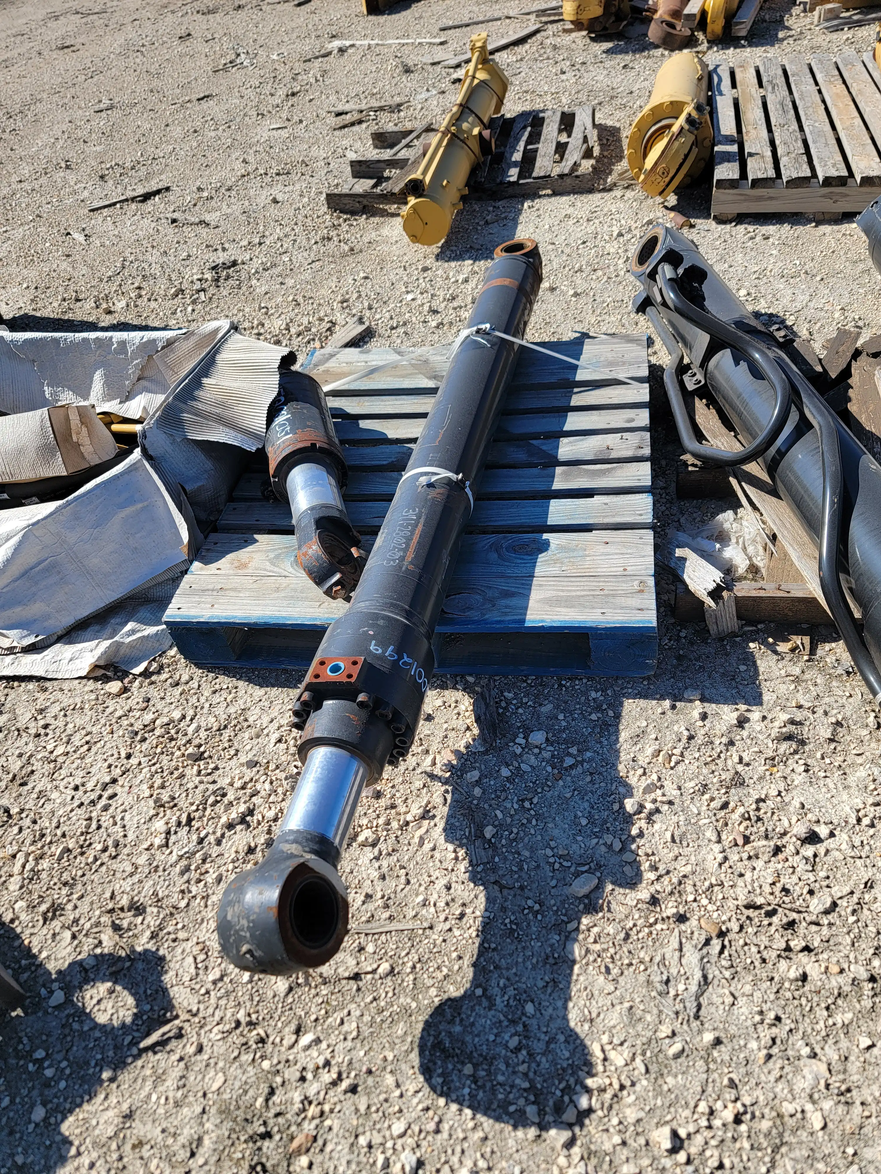 USED 323F STICK CYLINDER  -  SOLD                  MQ image 4