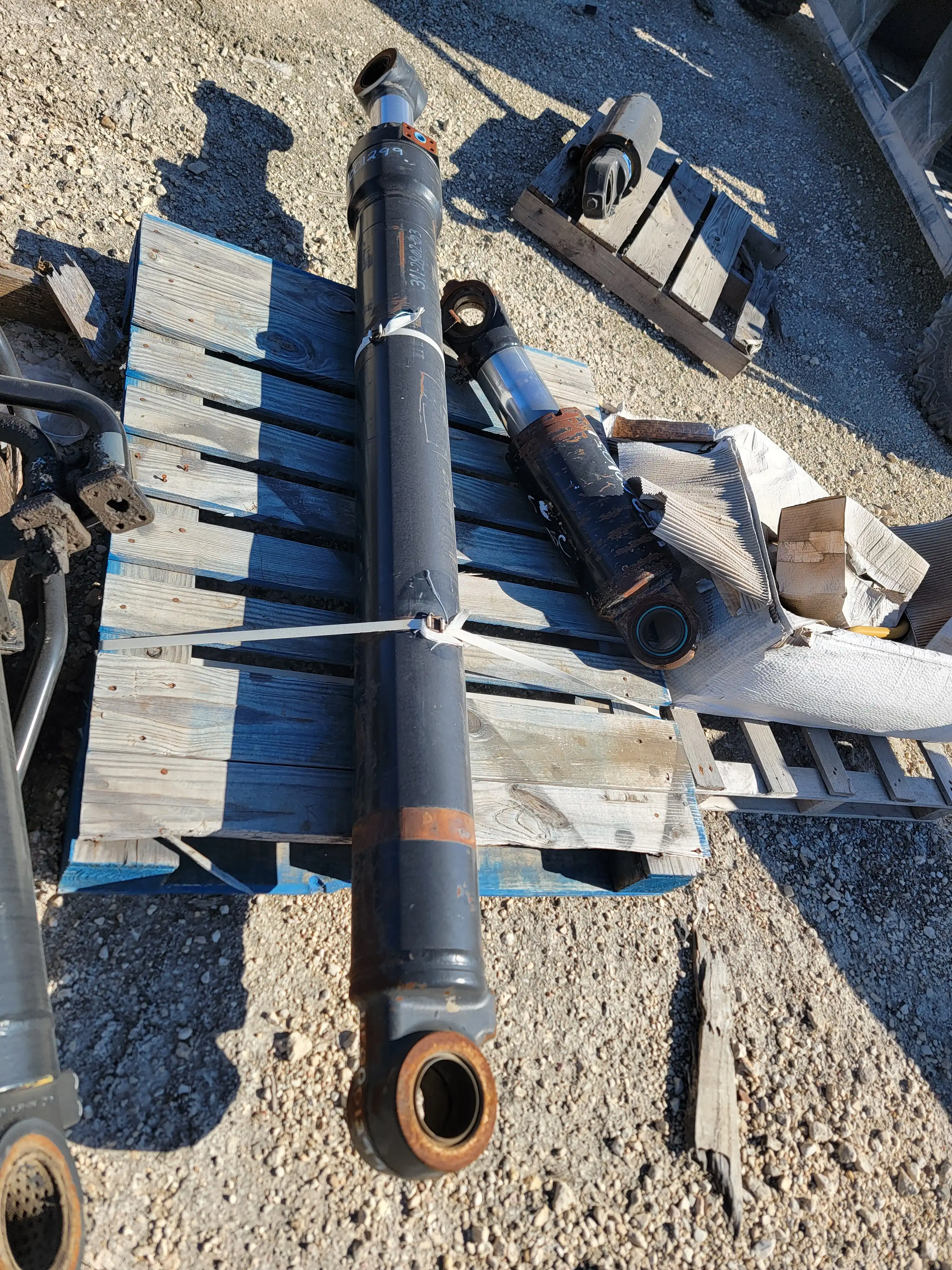 USED 323F STICK CYLINDER  -  SOLD                  MQ image 5