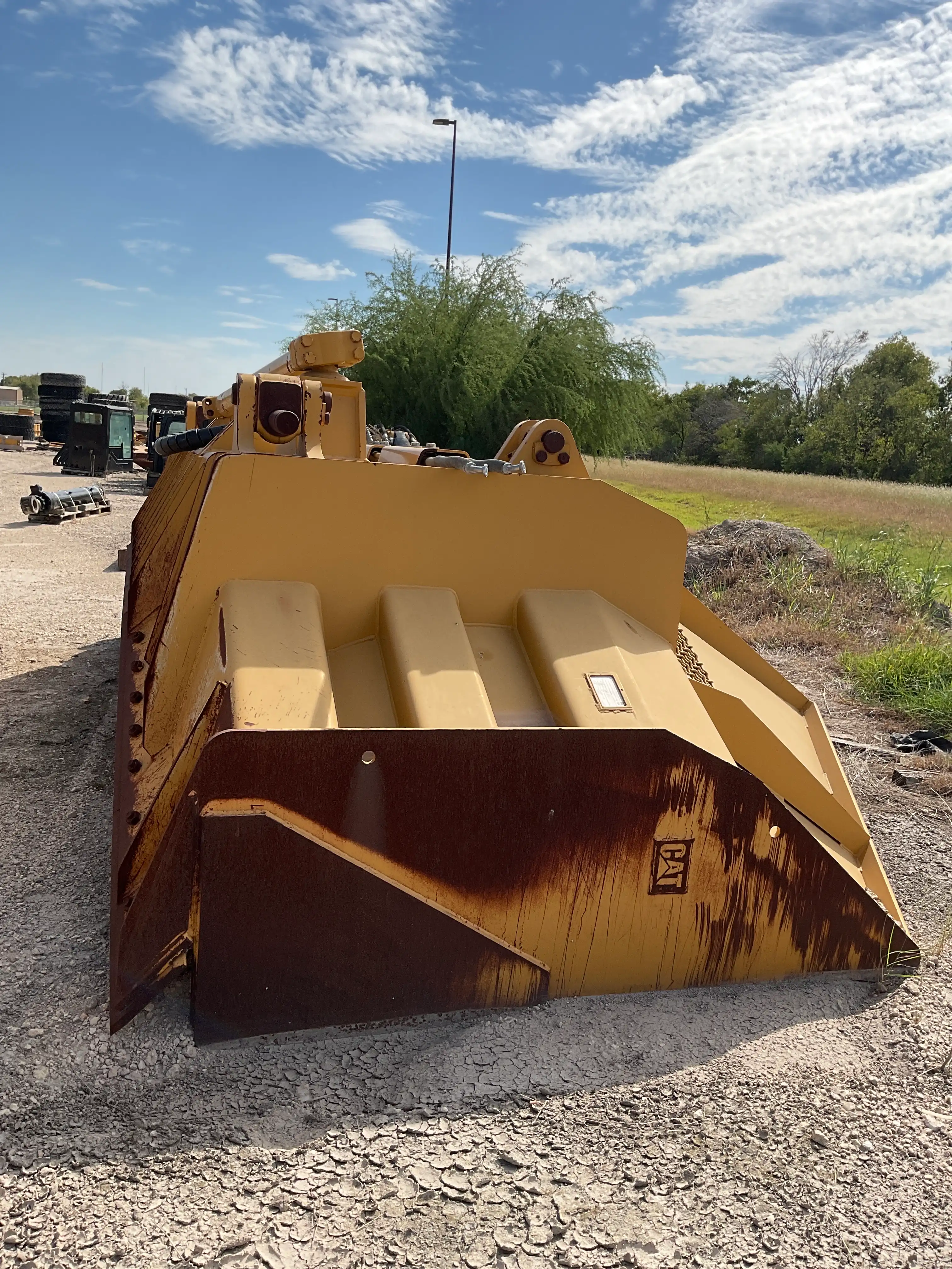 USED D9R/T WOOD CHIP BLADE REMOVED FROM REX00361 OLD PEN MQ image 4