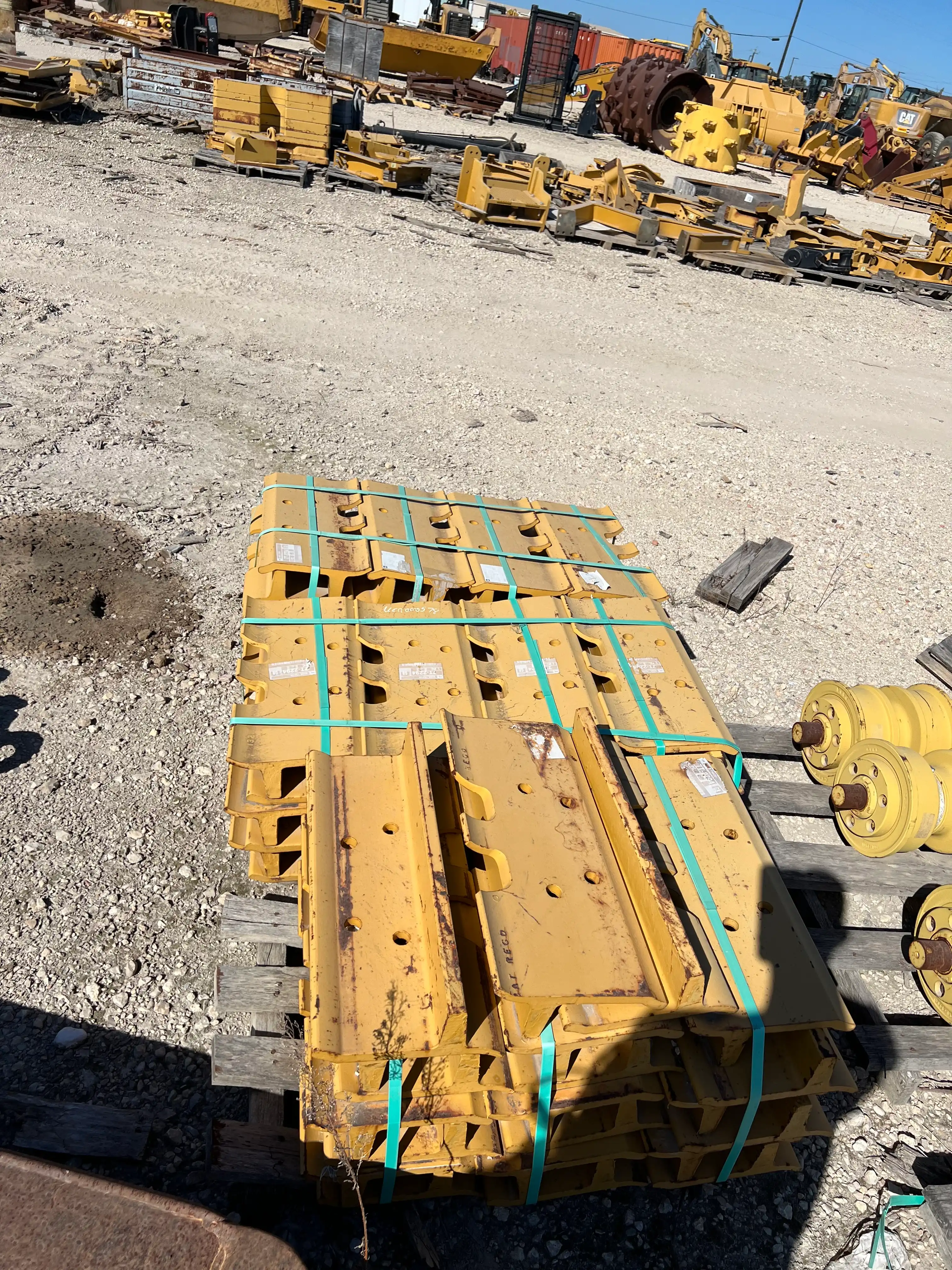 COMPLETE D9T UNDERCARRIAGE **NOT FOR SALE**      MQ image 2