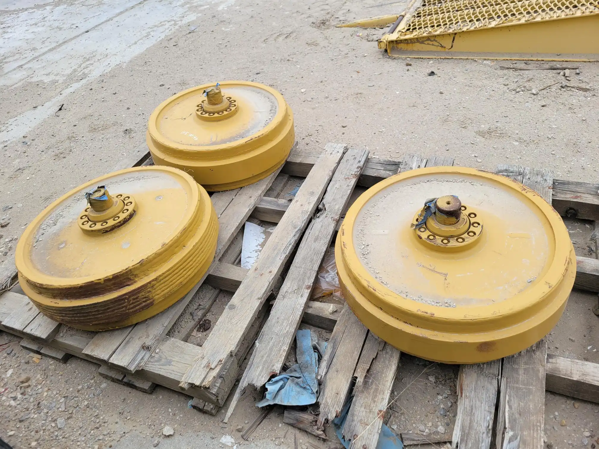 CAT D6T IDLERS PART NUMBER 395-4329   BLH image 4