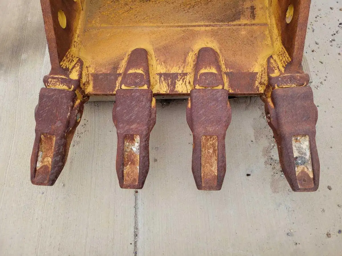 CAT 36" BUCKET FITS "CB" LINKAGE    BLH indicator image 1