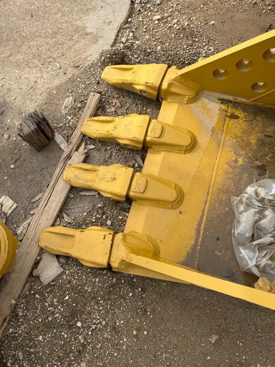 CAT 36" BUCKET FITS "CB" LINKAGE    BLH image 2