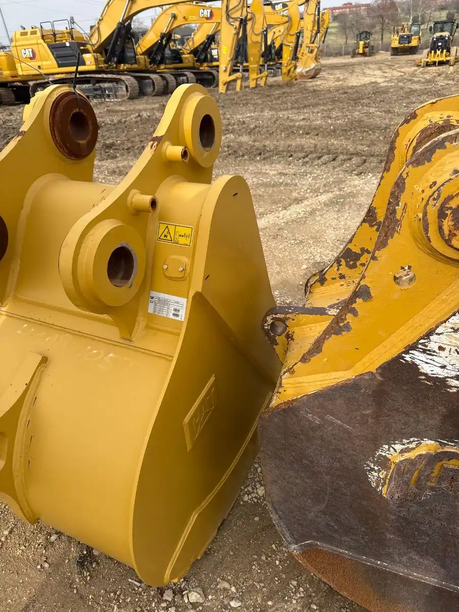 CAT 36" BUCKET FITS "CB" LINKAGE    BLH image 3