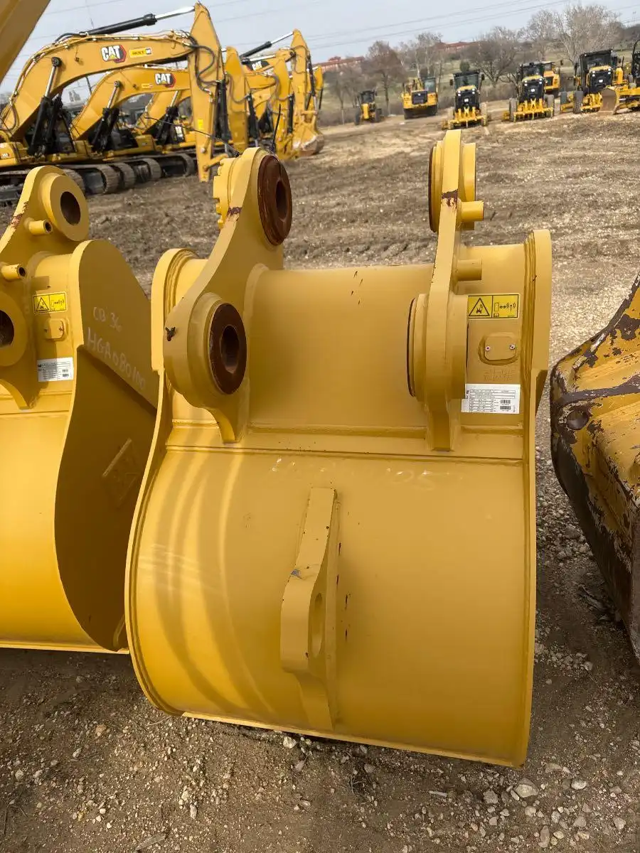 CAT 36" BUCKET FITS "CB" LINKAGE    BLH image 4