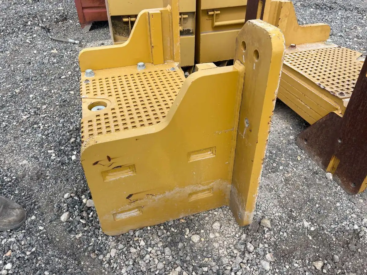 USED D6K CNT W8 DB SA YARD                MQ image 2