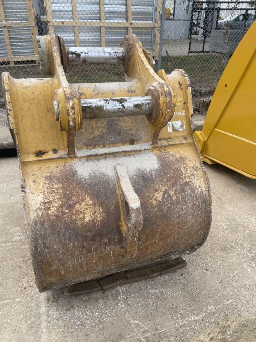 CAT 42" BUCKET FOR CB LINKAGE MACHINE BLH image 2