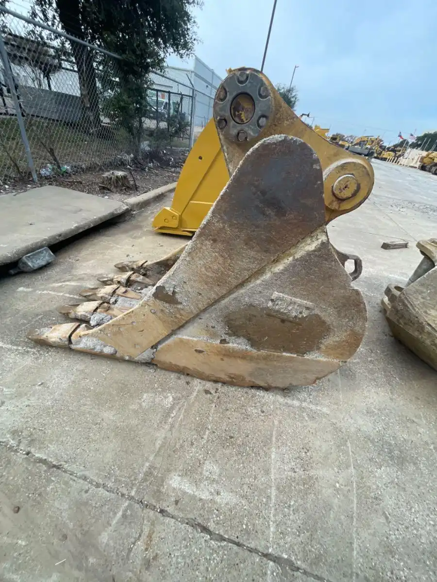 CAT 42" BUCKET FOR CB LINKAGE MACHINE BLH image 8
