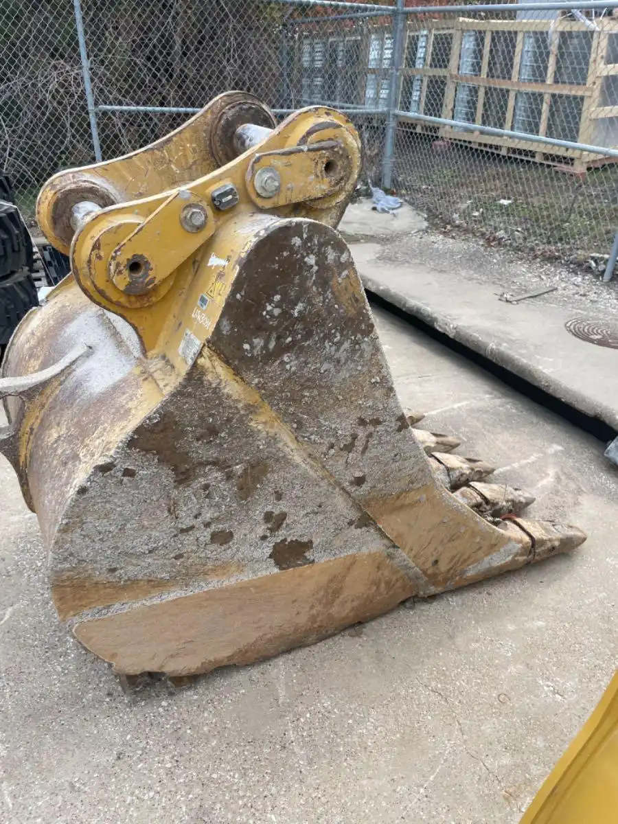 CAT 42" BUCKET FOR CB LINKAGE MACHINE BLH image 9