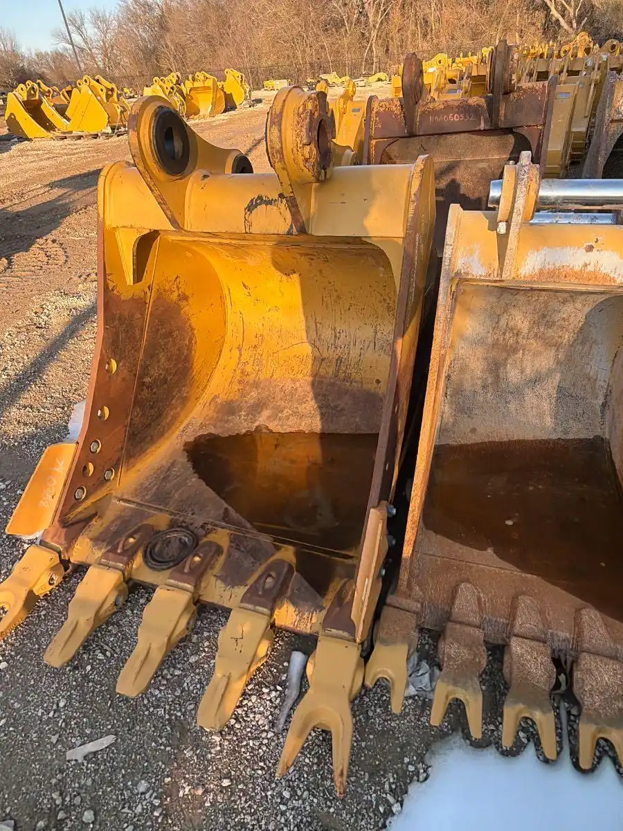 CAT "DB" 54" HD BUCKET               MQ image 5