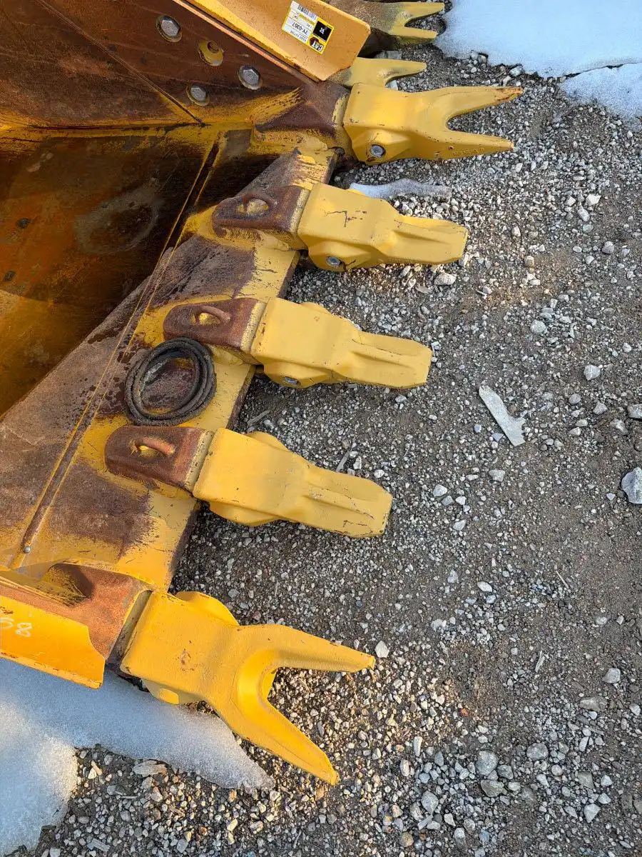 CAT "DB" 54" HD BUCKET               MQ image 10