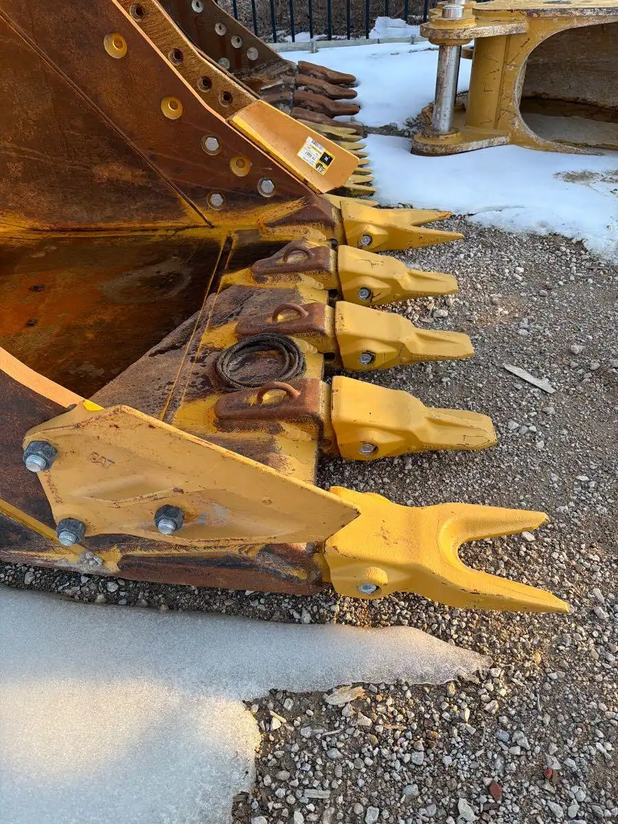 CAT "DB" 54" HD BUCKET               MQ image 11